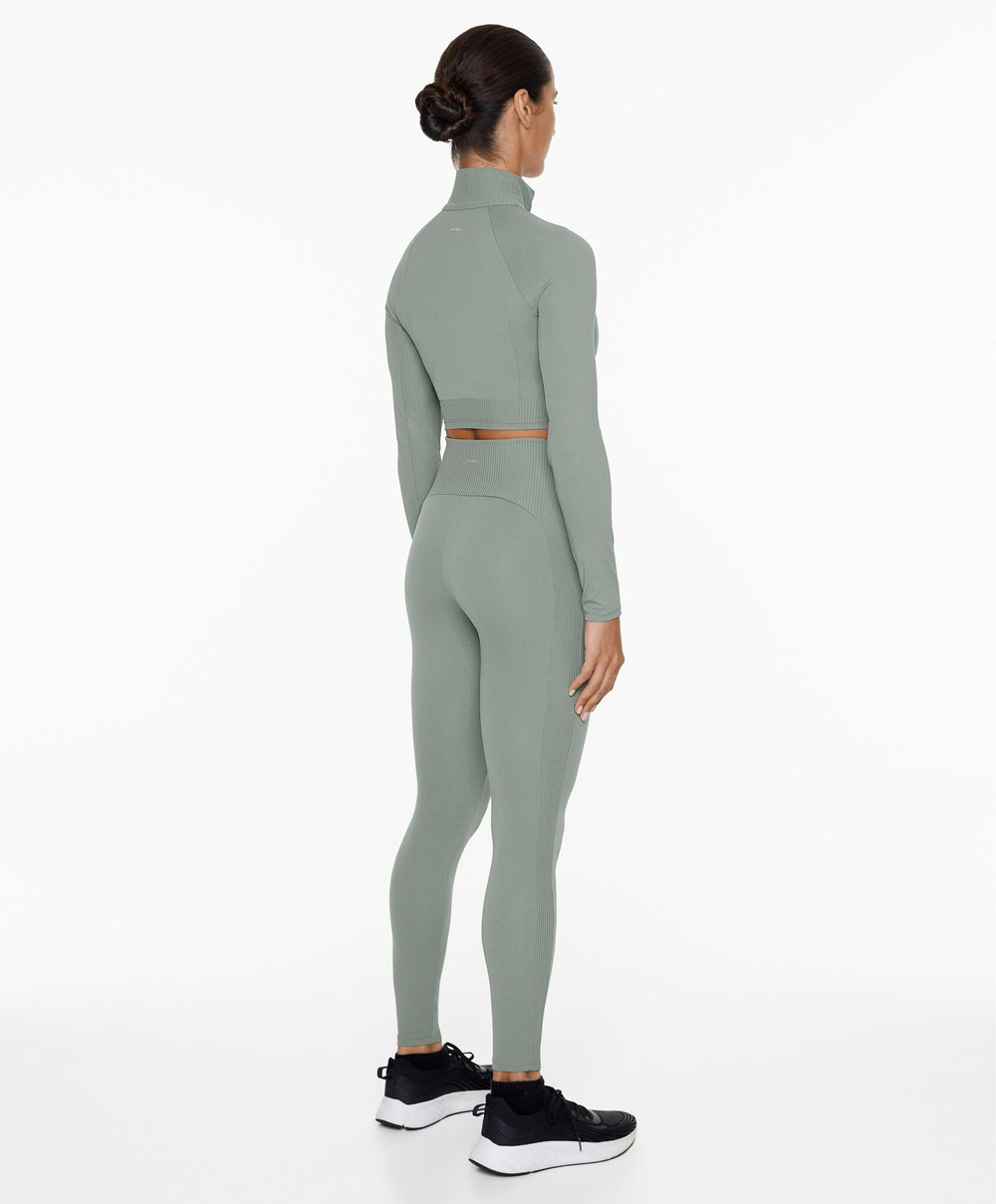 Oysho Короткий лонгслив Comfortlux из ткани в рубчик с застежкой-молнией, серо-зеленый