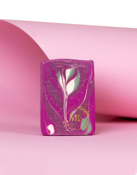 Мыло ручной работы "вишневая бомба"