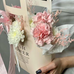 «Шиммер» композиция из хризантемы, диантусов и лимониума