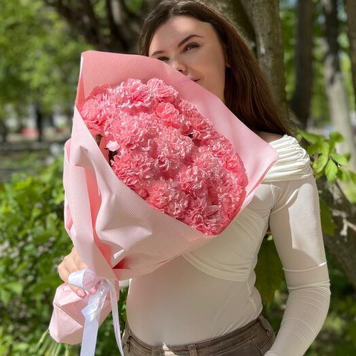 Монобукет из 19 розовых пышных гвоздик (диантусов). Монобукет 010 Chalet Green