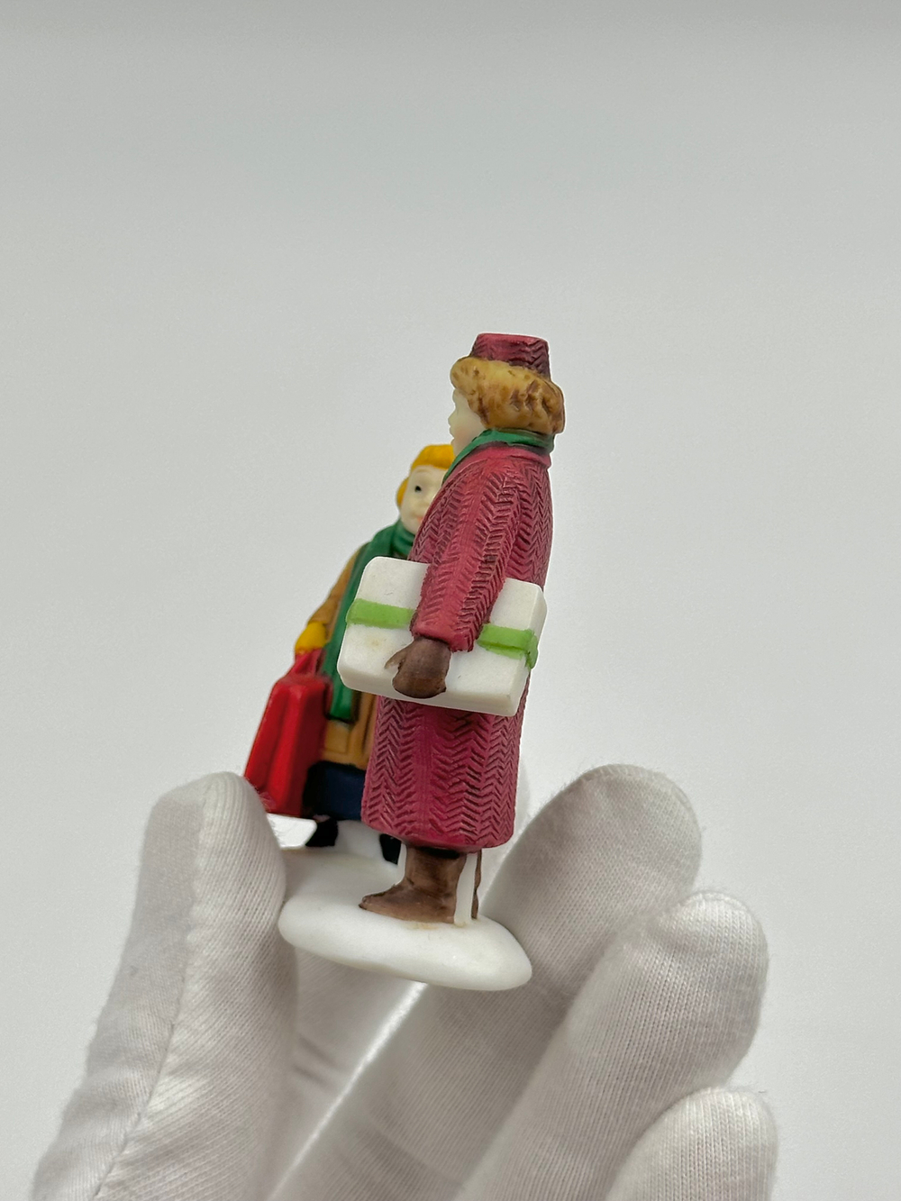 Фигурка Женщина с девочкой Department 56