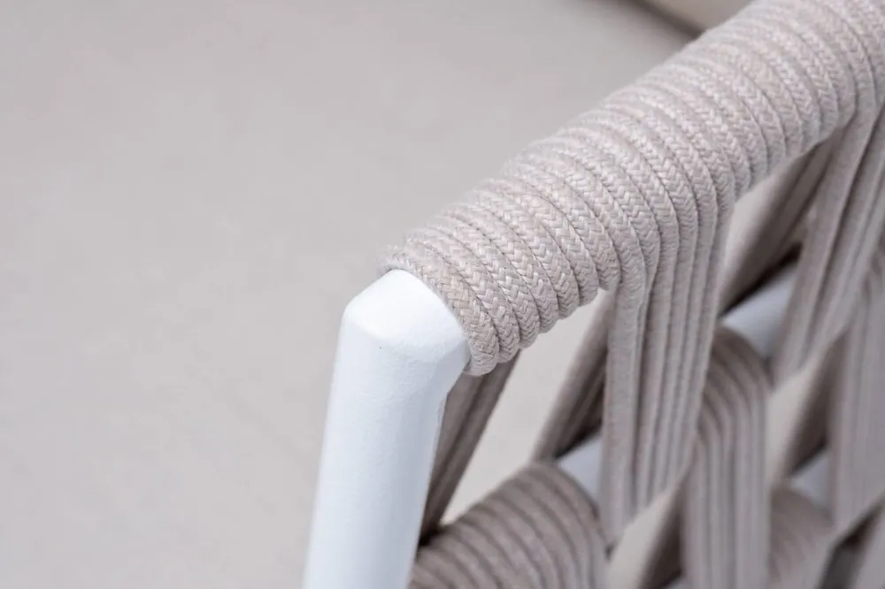 "Диего" кресло плетеное из роупа, основание дуб, каркас алюминий светло-серый (RAL7035) муар, роуп бежевый круглый, ткань бежевая 052