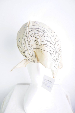 Косынка светлого оттенка