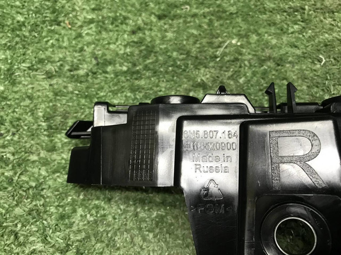 Кронштейн переднего бампера правый VW Polo 6 20-22