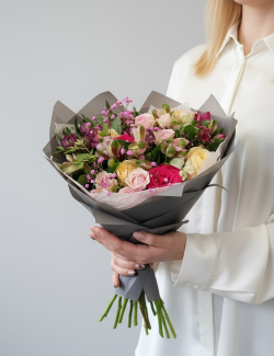 Букет с альстромерией Счастливое мгновение