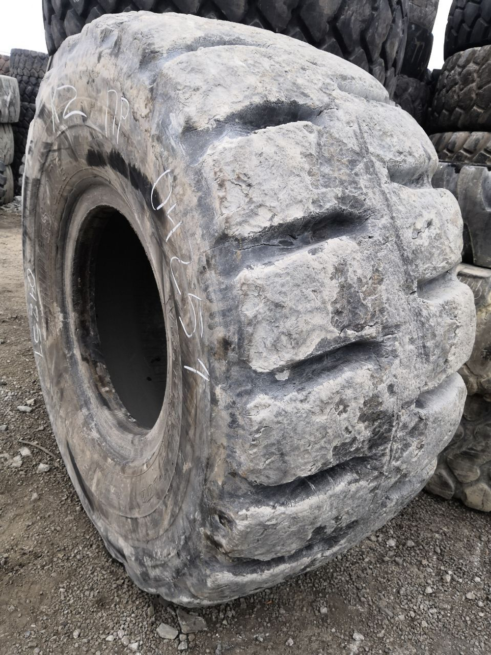 35/65R33 Bridgestone VSDL шина б/у