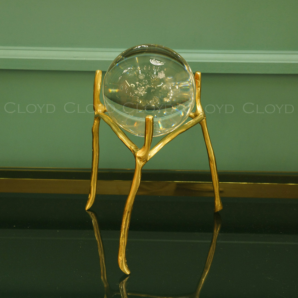 Статуэтка Cloyd арт.50163 / выс. 24 см - золото / серия 1637