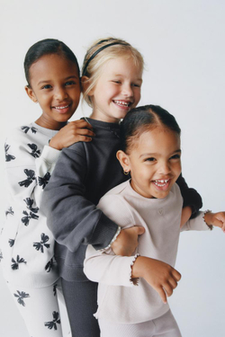 ZARA ТОЛСТОВКА С ВАФЕЛЬНЫМ УЗОРОМ, ТЕМНЫЙ АНТРАЦИТ