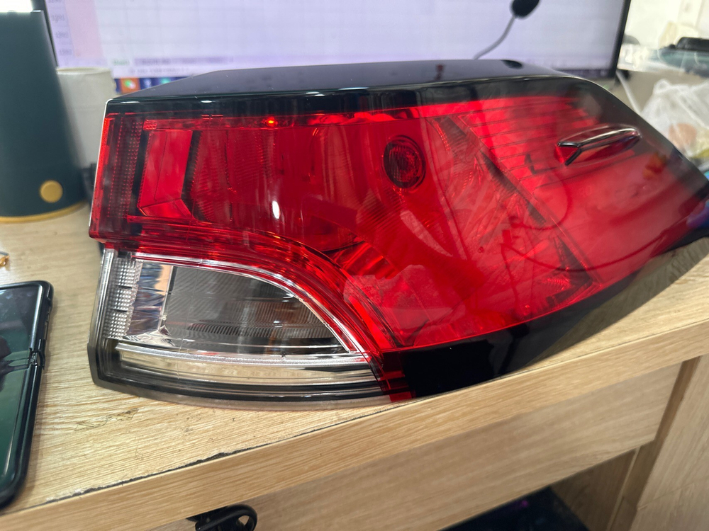 Задний фонарь Toyota Corolla Cross/Frontlander (оригинал,, 95% как новый)