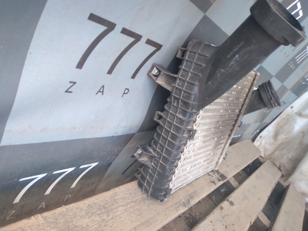 Интеркулер левый Volkswagen Porsche Touareg 2, Cayenne 2 (958) 10-18 Б/У Оригинал 7l6145803