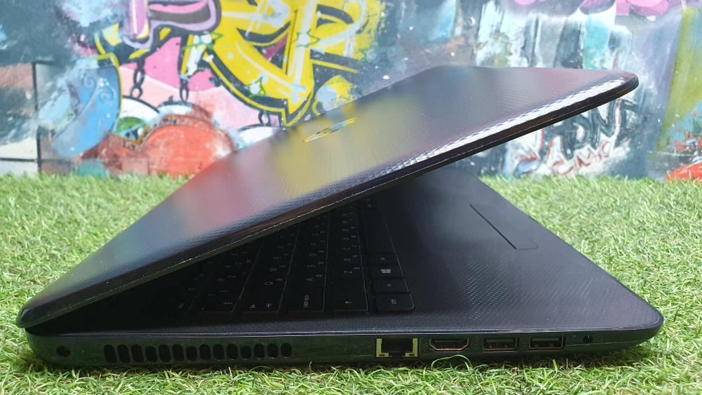 Ноутбук HP AMD E2/4Gb/FHD