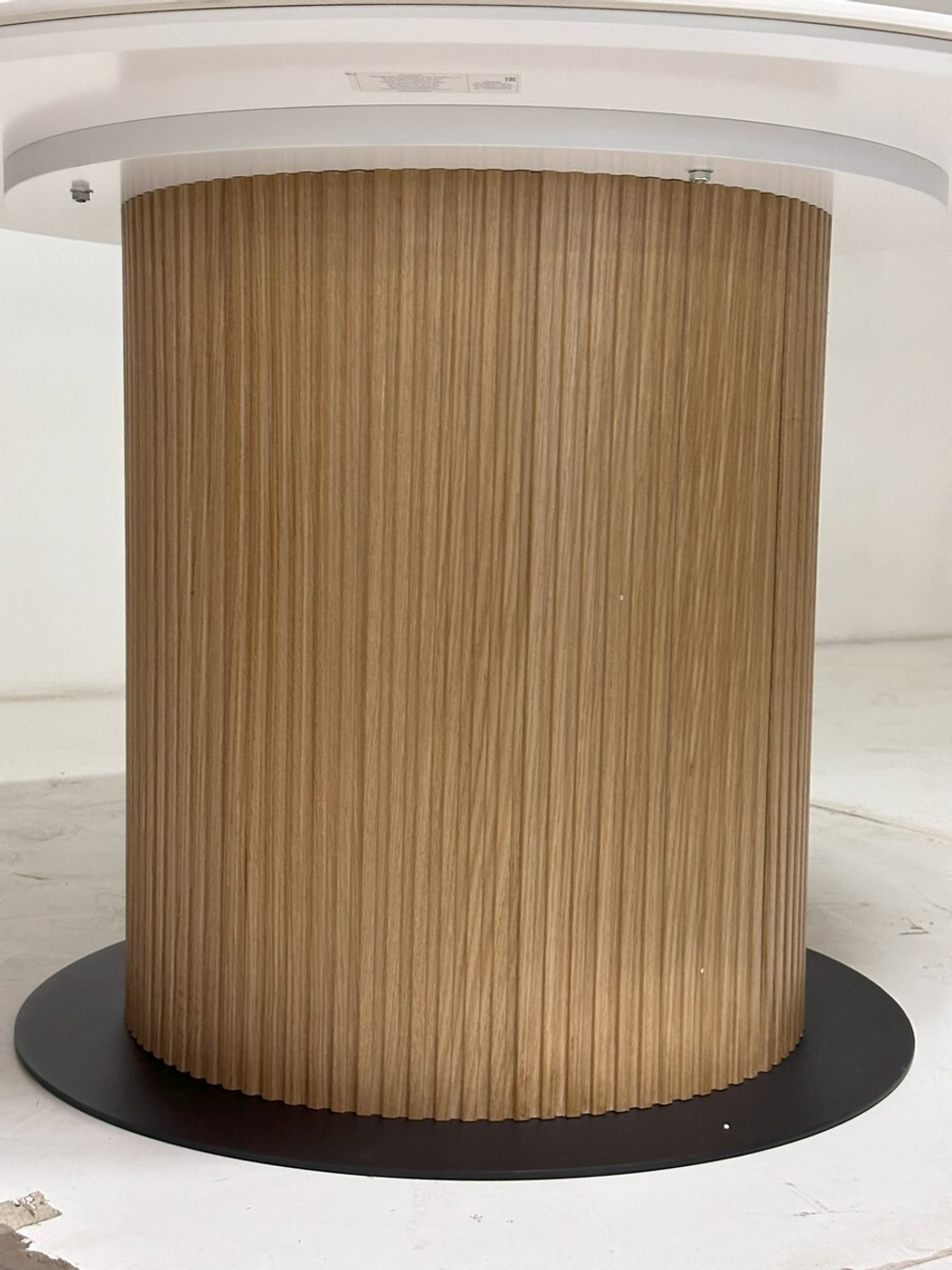 Стол MESA D120 цвет БЕЛЫЙ МРАМОР M326 / Каркас OAK, ®DISAUR