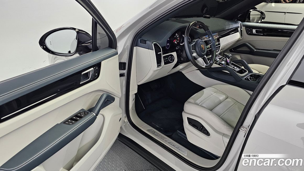 Porsche Cayenne (PO536) 3.0 Coupe Platinum Editions (05.2023)