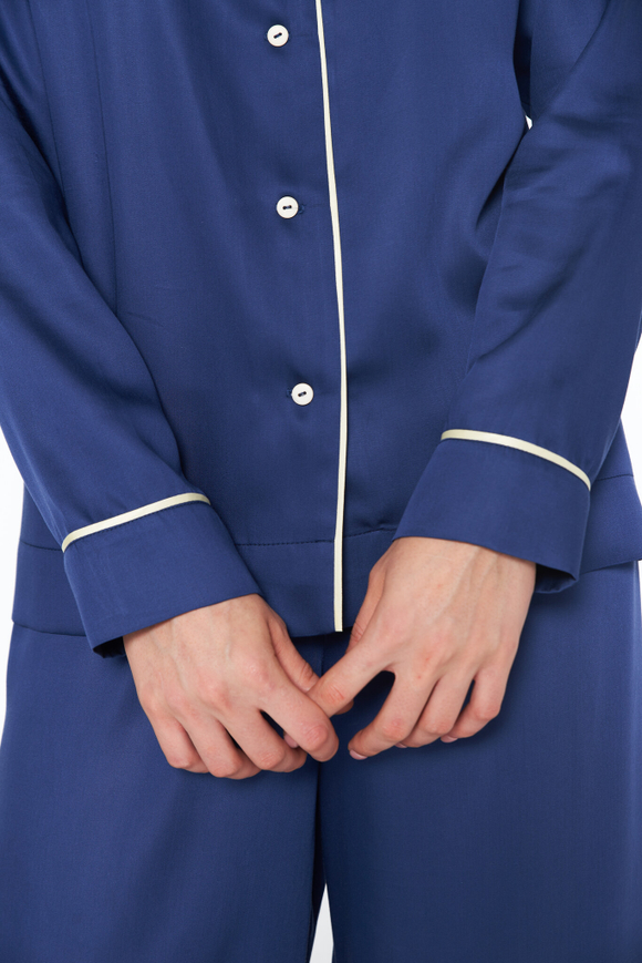 Блуза из тенселя с кантом черничный