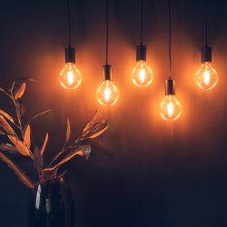 LED-G95-4W-GOLDEN-E27-CW GLV21GO Лампа светодиодная Vintage. Форма шар. золотистая колба. Cпиральная нить. Картон. ТМ Uniel