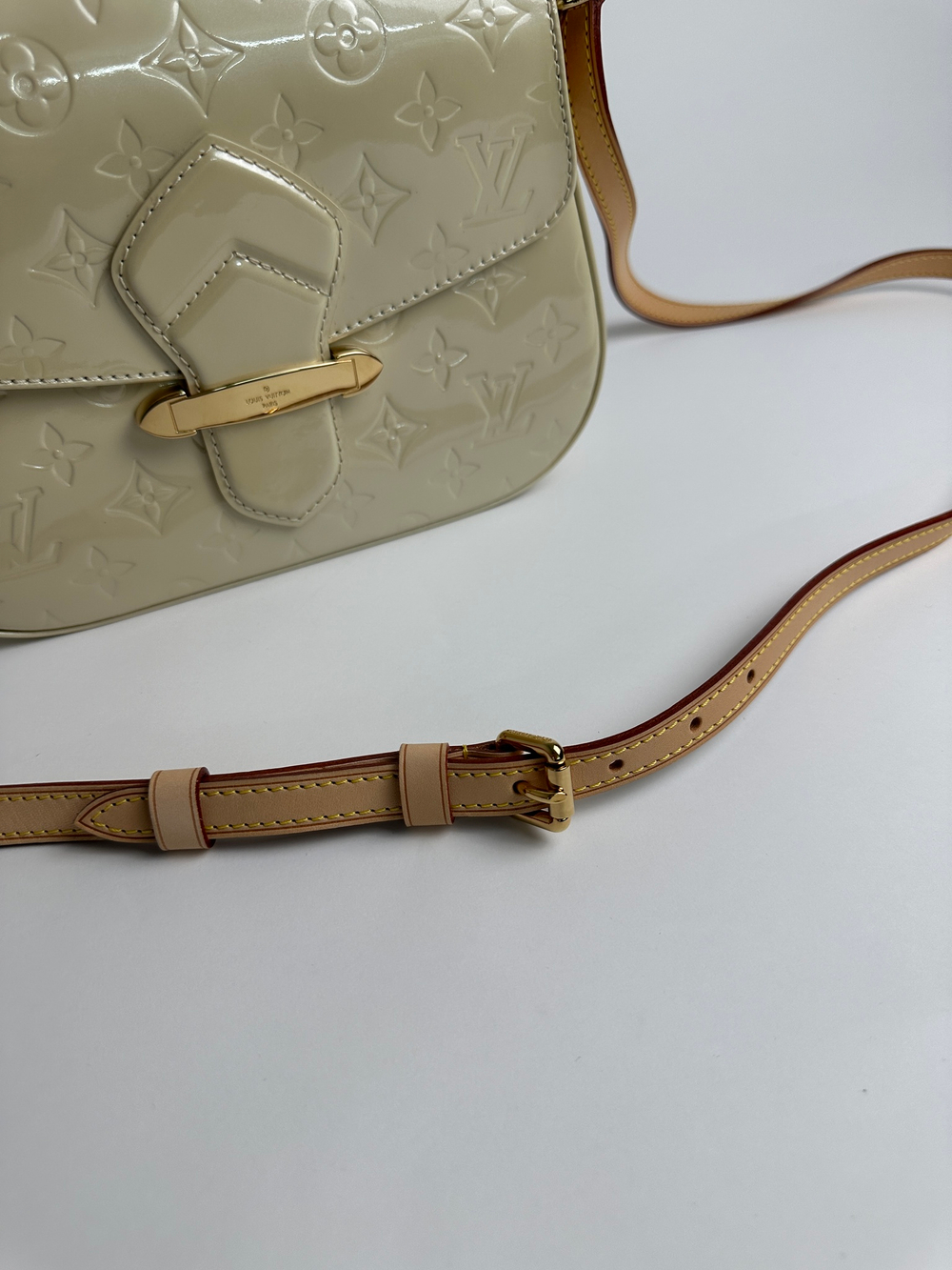 Сумка Louis Vuitton White Monogram Vernis Bellflower