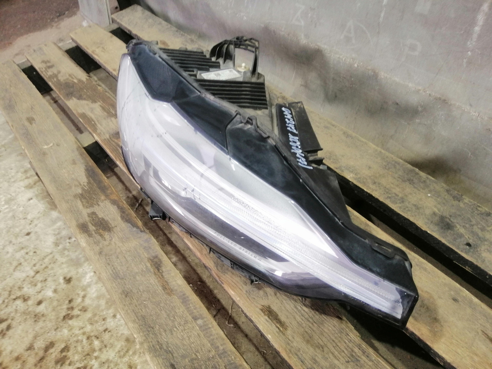 Фара правая LED Volvo XC60 2 17-21 Б/У Оригинал 31108601
