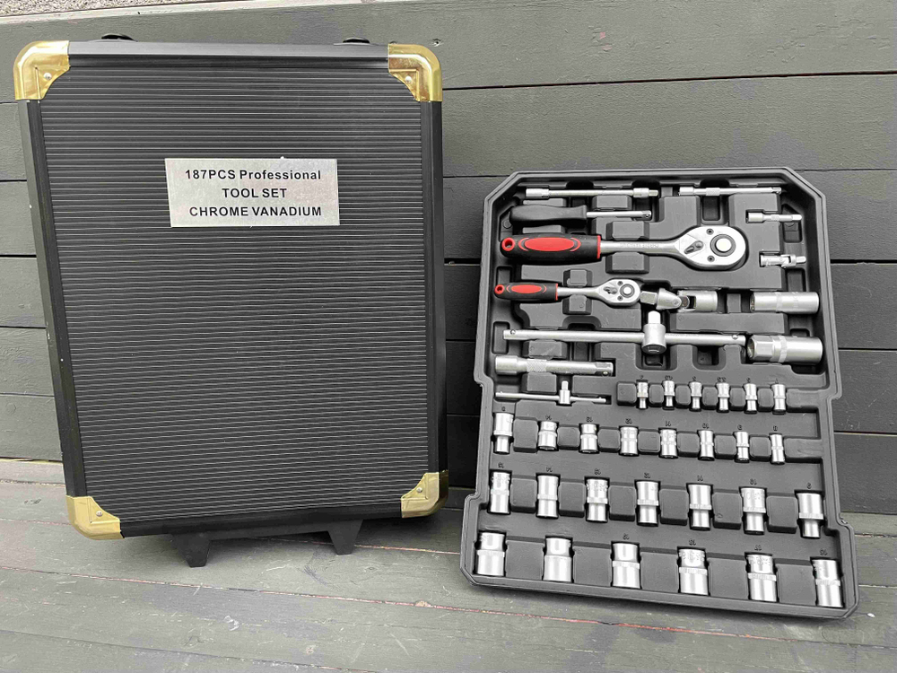 Набор инструментов для авто, 187 предметов (в чемодане на колесах)