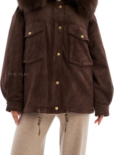 Объемная парка шоколадного цвета из замши