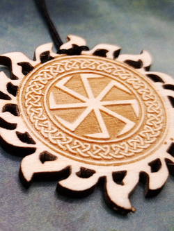 Кулон Коловрат