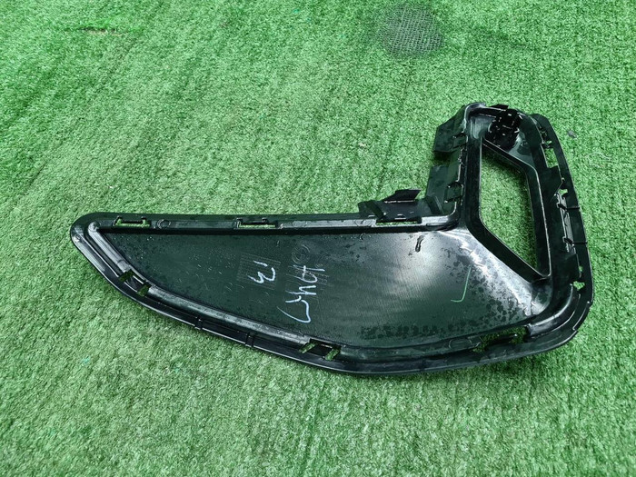 Накладка бампера RH BMW 3er G20 (22-нв) M-paket