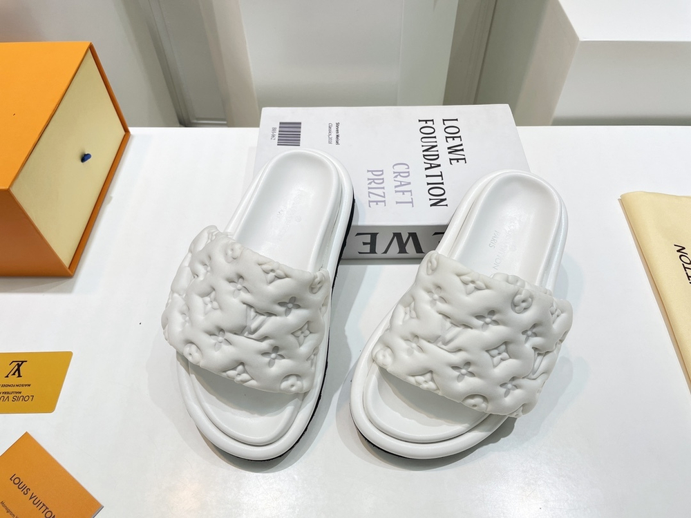 Louis Vuitton Pool Pillow Comfort Mule