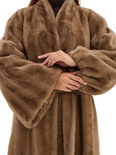 Длинная шуба из эко-меха в цвете капучино