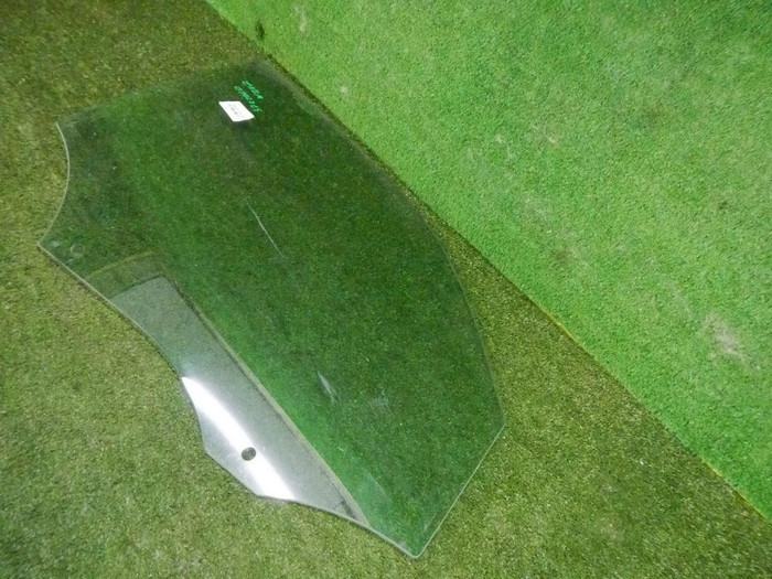 Стекло двери переднее правое Mercedes B w247 (2018-н.в.)