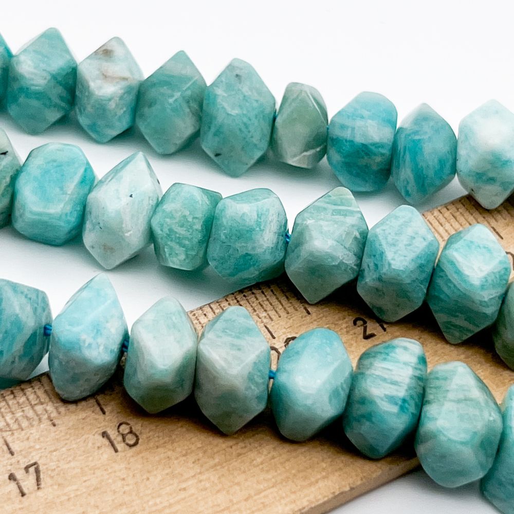 Амазонит бусины, размер около 6,8-8,5*9-10,5 мм, цена за набор 12-13 шт (1/4нити)