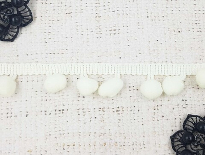 Тесьма/бахрома с помпонами, ш. 2,5 см, светлый айвори