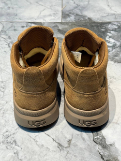 UGG