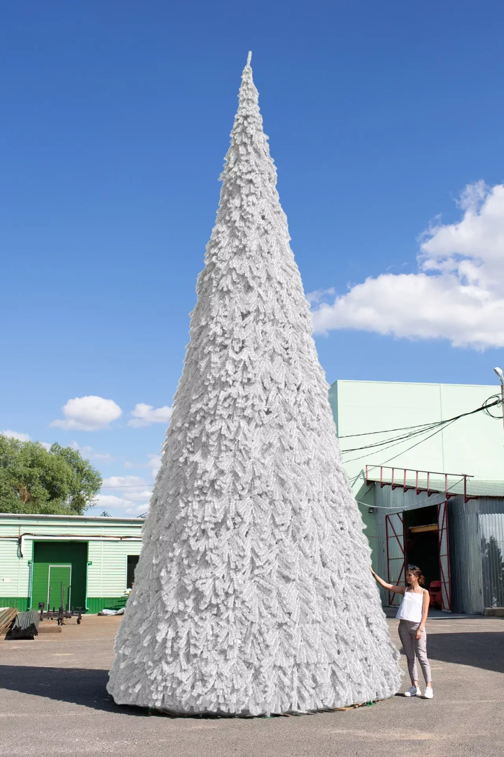 Уличная елка Русская белая 26 м., каркасная, ПВХ, Green Trees (GT26RUSPVCW)