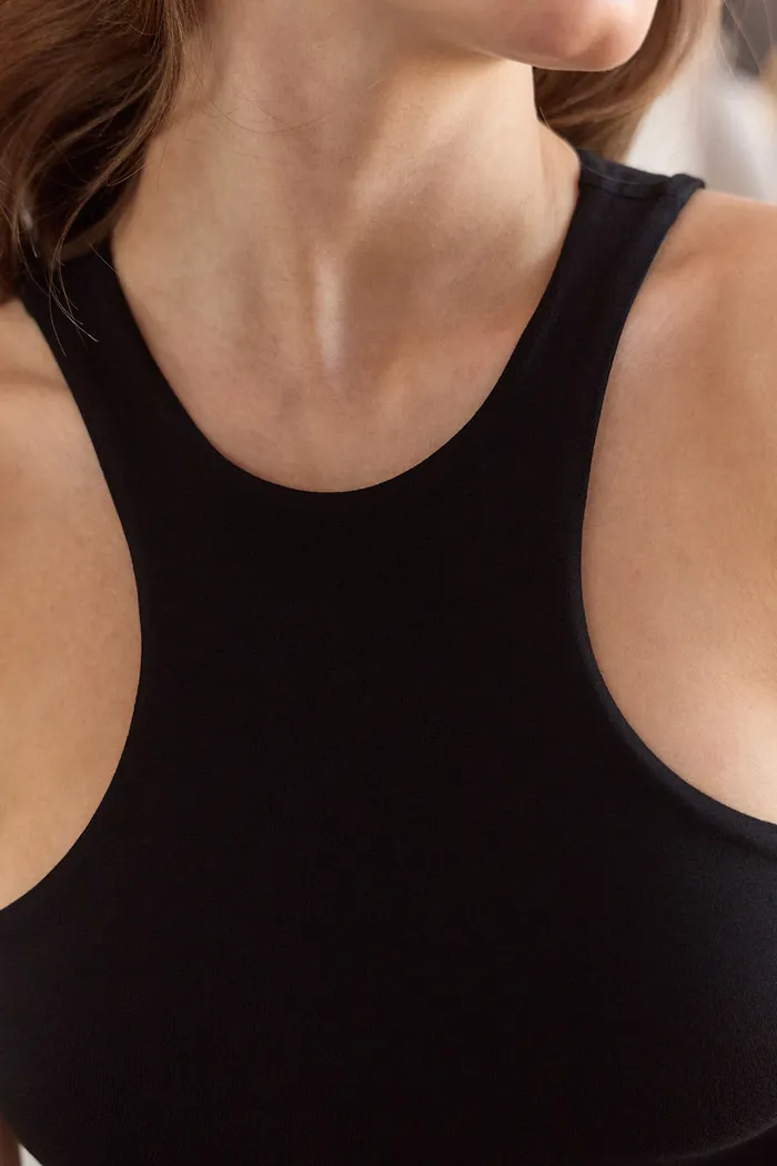 Кроп майка из модала черного цвета