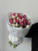 Букет из 35 тюльпана белого, розового цвета и незабудок - M