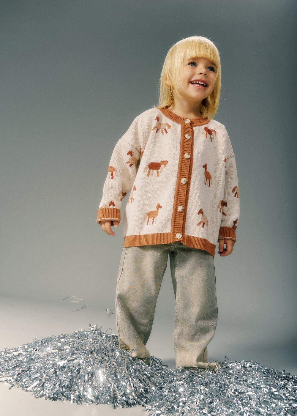 Кардиган вязаный (лошадки)