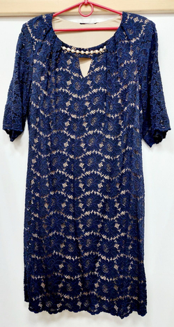 Платье женское нарядное новогоднее праздничное на праздник кружево кружевное синее тёмно-синее золотое большой размер 56 шифон трикотаж вискоза силуэтное футлярное по фигуре