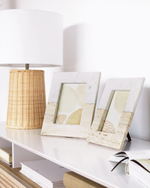 Рамка для фото Uria из белого мрамора и бежевого камня 23 x 18 см