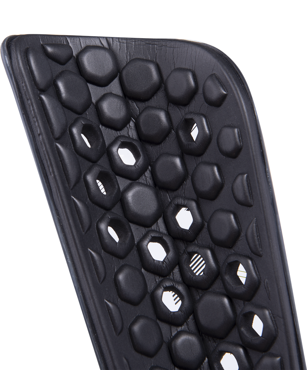 Щитки футбольные Proairlite