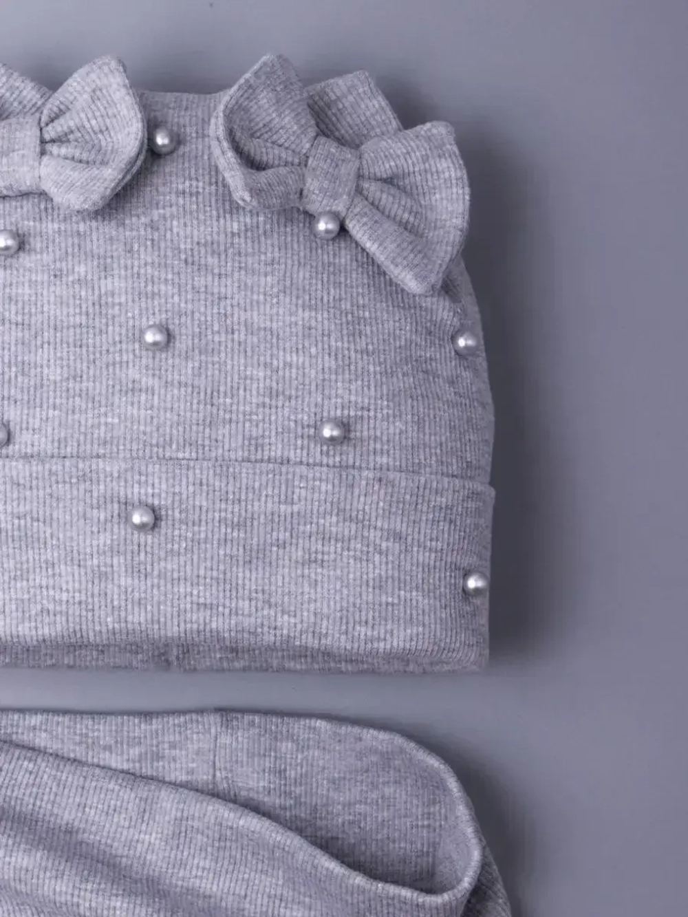 Шапка для девочки на осень с ушками и снуд