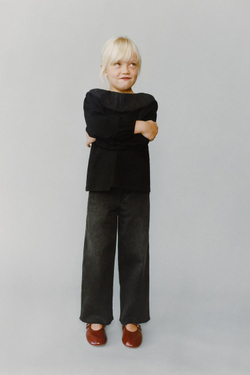 ZARA ФУТБОЛКА С ОТЛОЖНЫМ ВОРОТНИКОМ И ВЫШИВКОЙ, ЧЕРНЫЙ