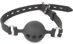 Черный силиконовый кляп-шарик с отверстиями на регулируемом ремешке (Цвет: черный)