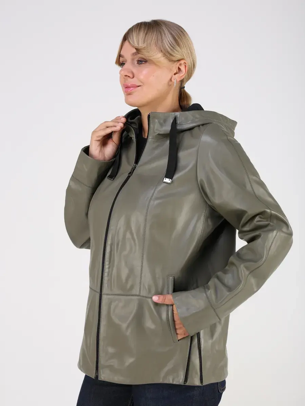 Кожаная куртка демисезонная с капюшоном