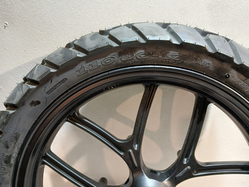 Колесо переднее в сборе 110/80-17 под ось Ф15мм Motoland ENDURO GS 250
