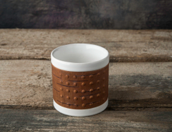 Кружка малая фарфоровая без ручки с берестой. Коллекция Dots (Пупырышки или Точки)