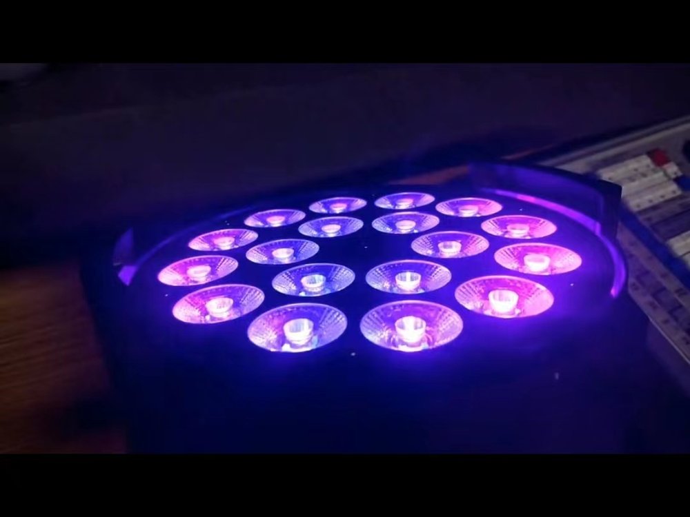 PL-P185B — светодиодный PAR-прожектор 18×15 Вт RGBWA-UV