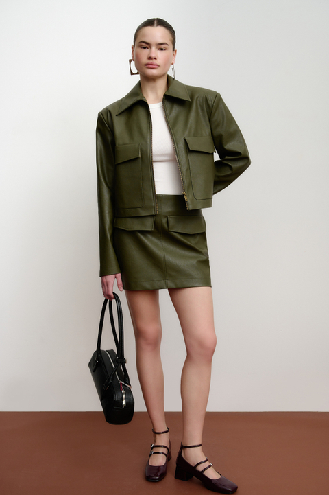 Юбка мини из экокожи с накладными карманами