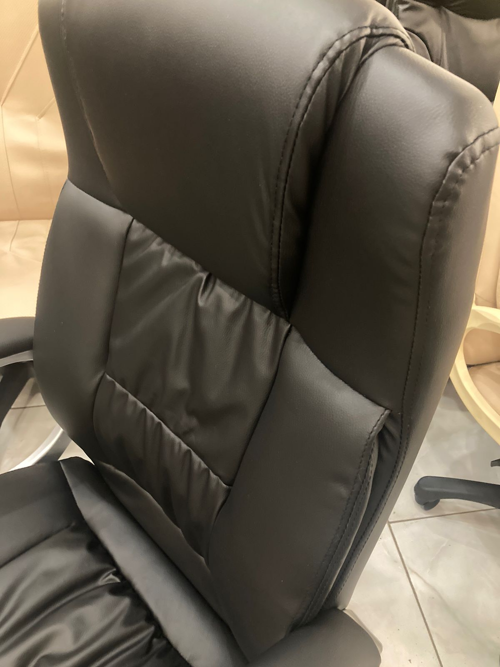 Кресло для руководителя Барнео (Barneo) К-6 черная кожа