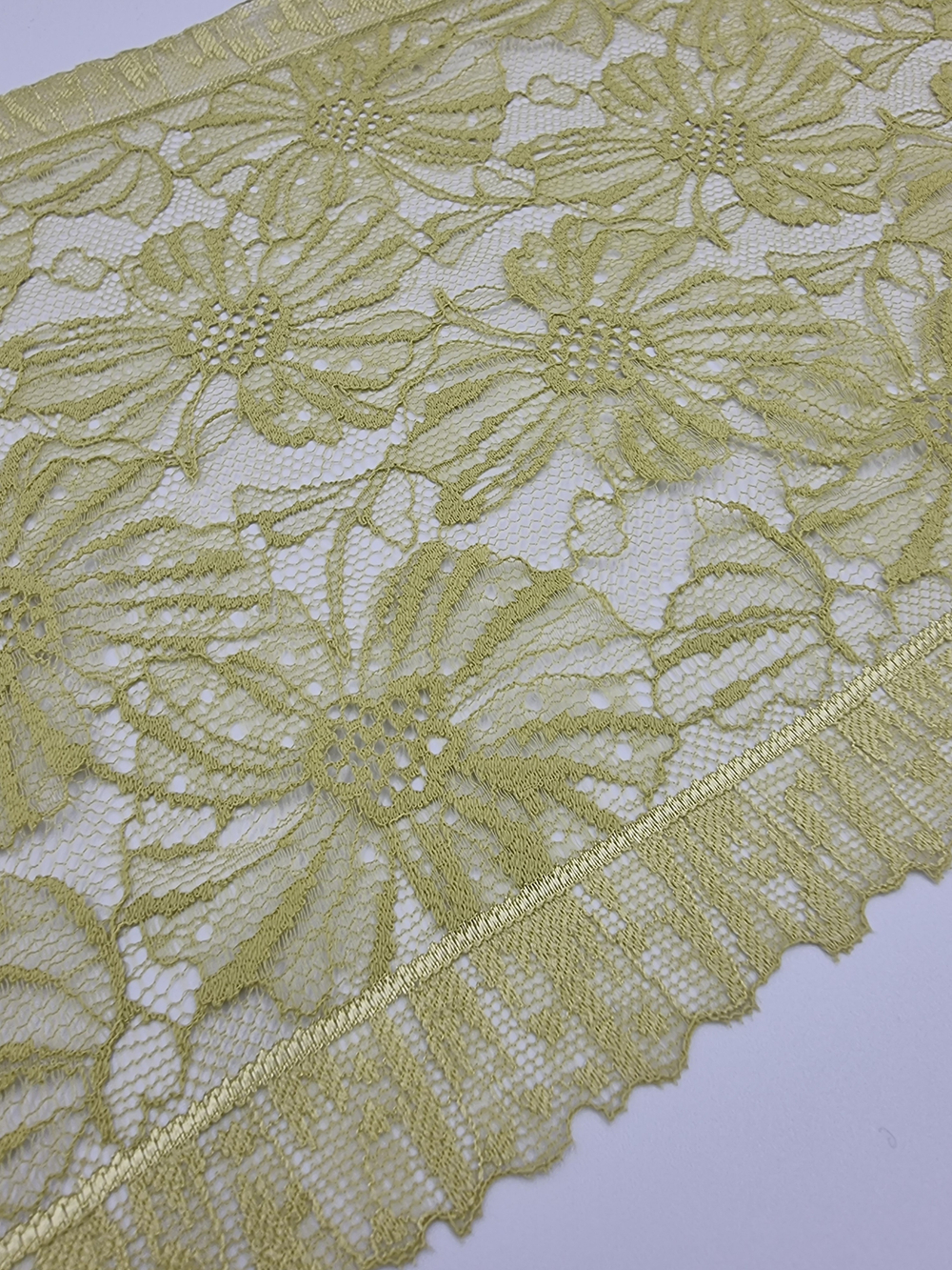 Кружево эластичное ярко-зеленое КС151 (22,5 см)