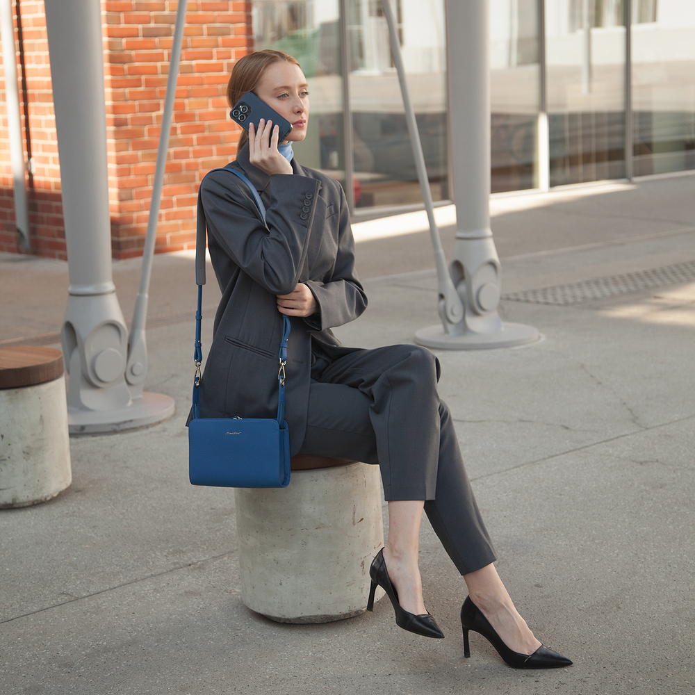 Сумка Emilie из кожи теленка, цвета синий королевский