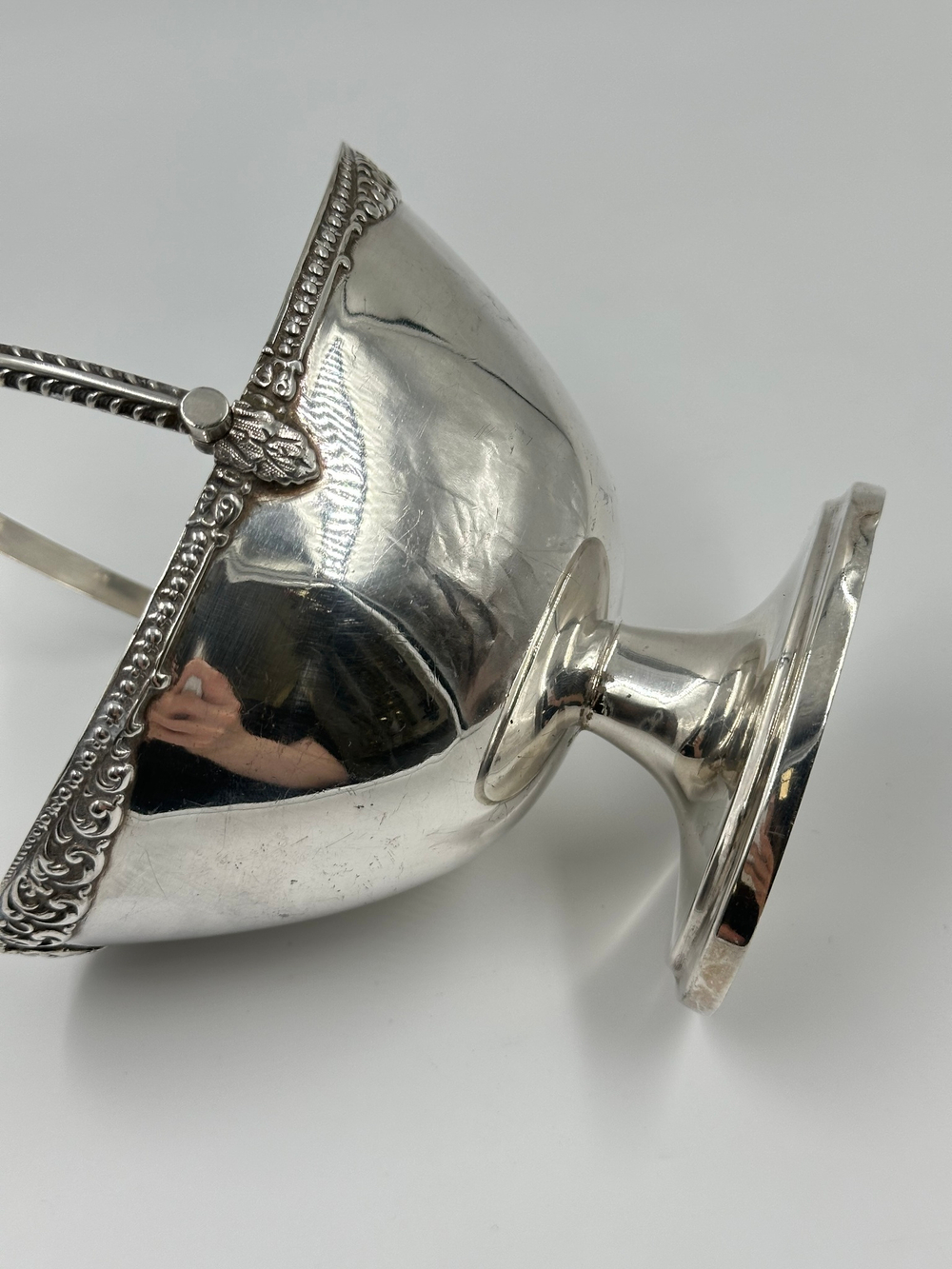 Конфетница в виде корзины Walker & Hall